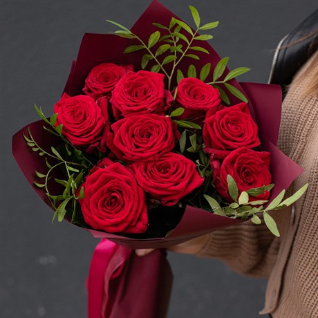 Букет цветов из 9 роз "Ред Наоми" - фото 4742