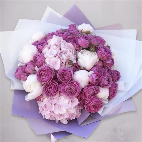 Букет роз Лиловый с гортензией и белыми пионами - фото 5014