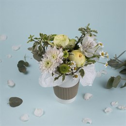 Букет цветов "Приятный сюрприз" с желтыми розами в стакане