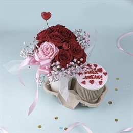 Подарочный набор букет цветов из роз "Любовь" и десерт