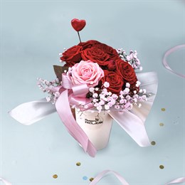 Букет цветов из роз "Любовь" в стаканчике