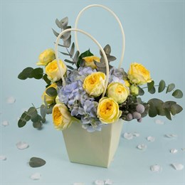 Букет цветов Желтая роза с гортензией в сумочке