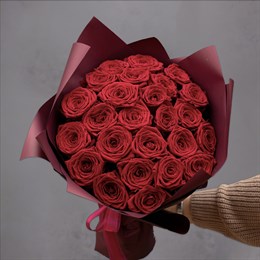 Букет цветов из 17 роз "Ред Наоми"