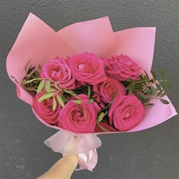 Букет цветов из 7 роз "Авангард"