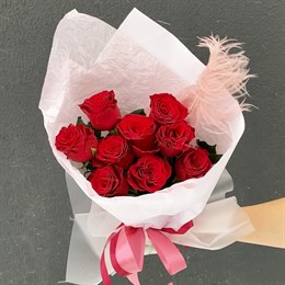 9 красных роз в букете цветов Я просто люблю тебя