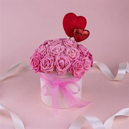 Букет цветов из роз в шляпной коробке «Я всегда рядом»