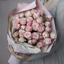 Букет роз кустовые нежно розовые 15шт