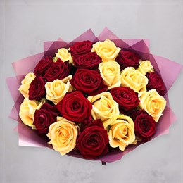 Букет цветов из 25 роз Красно-желтый микс