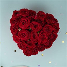 Букет цветов из роз в коробке сердце «Я тебя люблю»