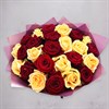 Букет из 21 розы Красно-желтый микс - фото 5323